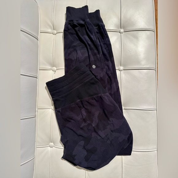 Lululemon Camouflage Black Joggers - Picture 7 of 8
